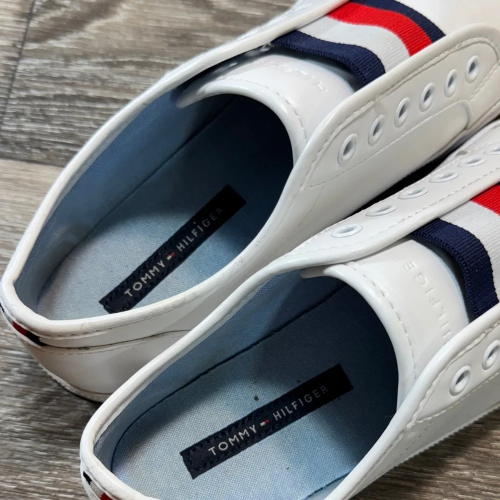 Tommy Hilfiger White Sneakers with Red and Blue Stripes woman’s 8.5 (s94)